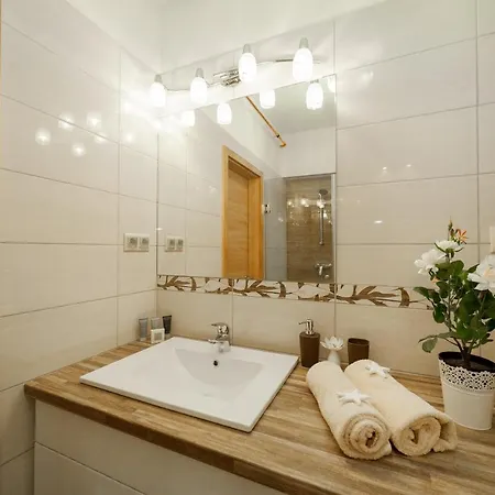 Apartman A_or_ B_luxflat_2br_2ba_vaci Street Budapest